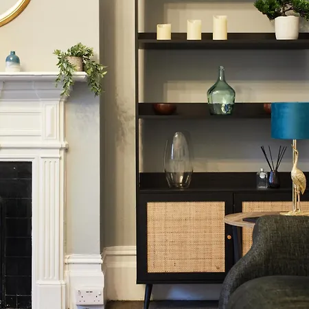 Parea Living - Leytonstone, 2-bedroom Serviced Apartment, Free Parking, Remote Working *