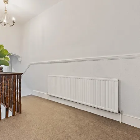 Parea Living - Leytonstone, 2-bedroom Serviced Apartment, Free Parking, Remote Working London