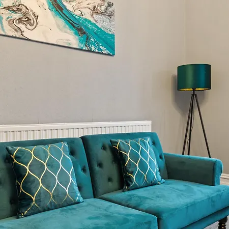 Parea Living - Leytonstone, 2-bedroom Serviced Apartment, Free Parking, Remote Working *