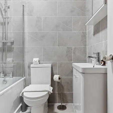 Parea Living - Leytonstone, 2-bedroom Serviced Apartment, Free Parking, Remote Working