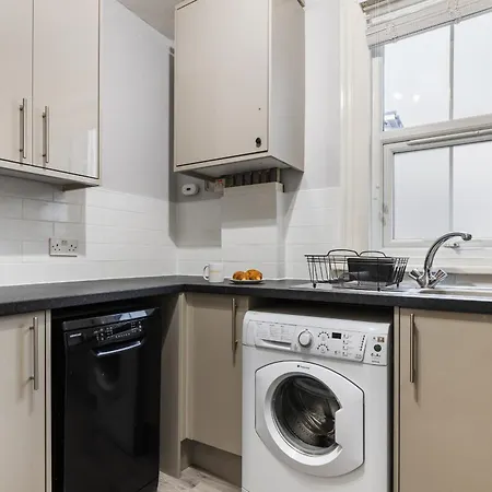 Parea Living - Leytonstone, 2-bedroom Serviced Apartment, Free Parking, Remote Working Apartment *