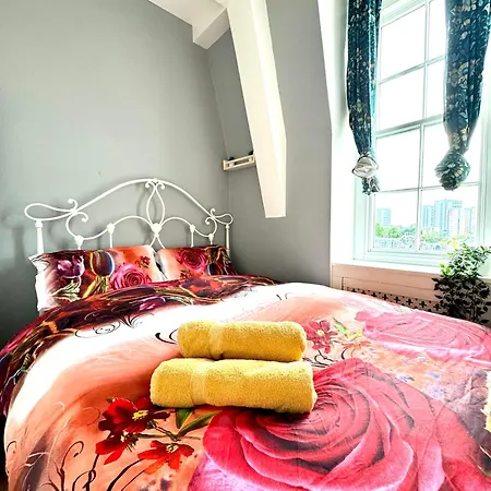 The Prince's Palace Central Queensway By Wild Apartment