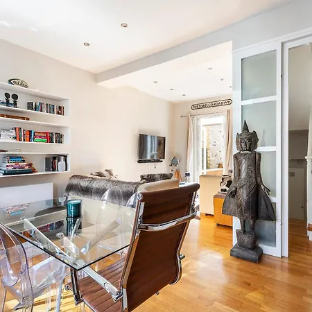Charming Two Bed Maisonette In Notting Hill