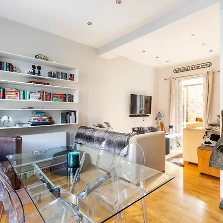 Charming Two Bed Maisonette In Notting Hill Apartment *
