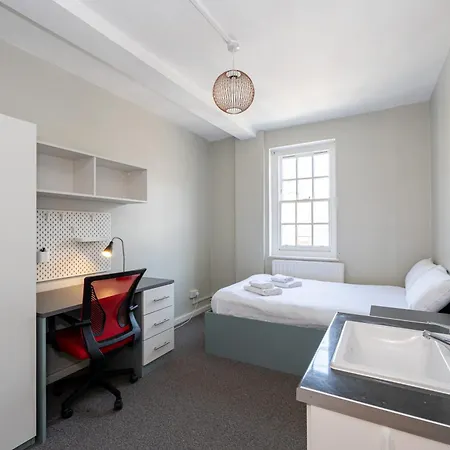 Spacious With Shared Facilities *