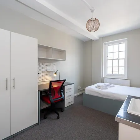 Apartment Spacious With Shared Facilities London