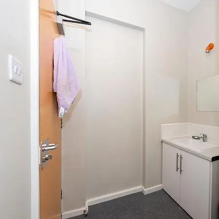 Spacious With Shared Facilities *