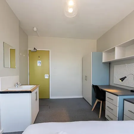 Spacious With Shared Facilities