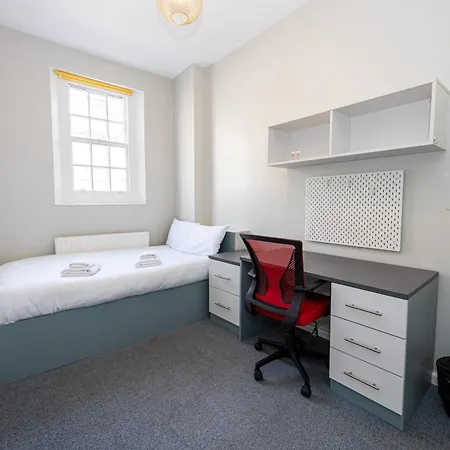 Apartment Spacious With Shared Facilities