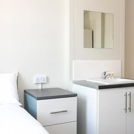 Spacious With Shared Facilities Apartment *