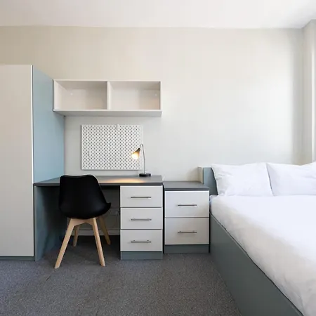 Spacious With Shared Facilities Apartment *