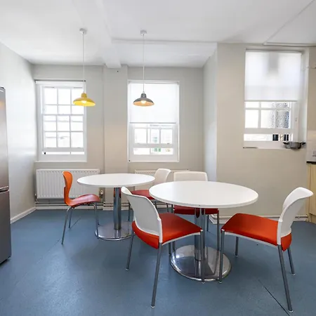 Spacious With Shared Facilities Apartment *