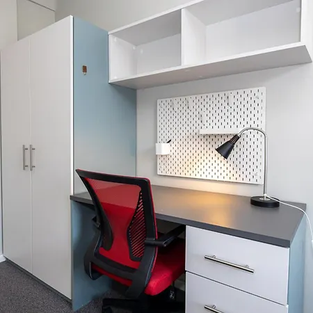 Lägenhet Spacious With Shared Facilities London