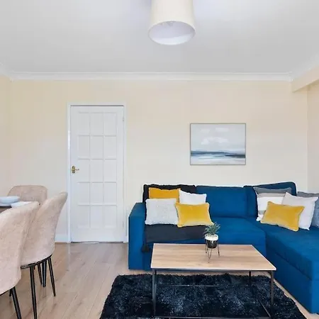 Spacious 3br House In North London With Garden * Enfield