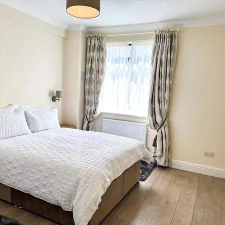 Hyde Park Corner Spacious 2 Bedroom *
