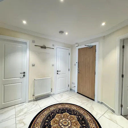 Hyde Park Corner Spacious 2 Bedroom Apartment