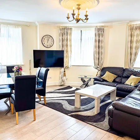 Hyde Park Corner Spacious 2 Bedroom Apartment London