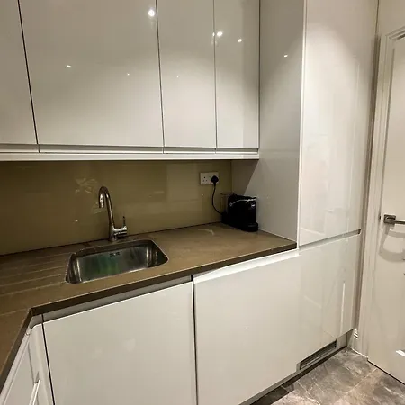 Hyde Park Corner Spacious 2 Bedroom