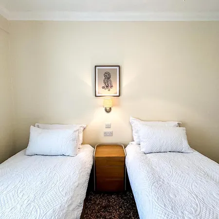 Hyde Park Corner Spacious 2 Bedroom Apartment London