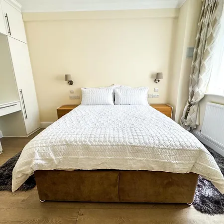Hyde Park Corner Spacious 2 Bedroom * London