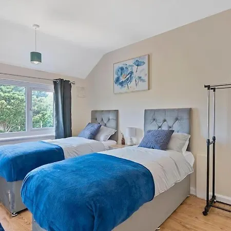 Spacious 3br House In North London With Garden