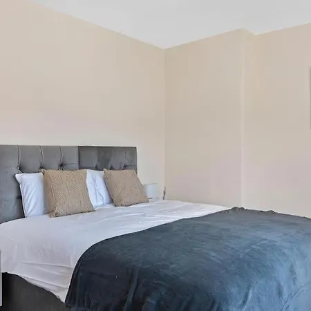 Spacious 3br House In North London With Garden Apartment