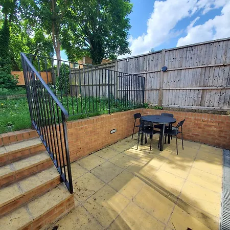 2 Double Bedroom Garden Flat In Acton,london *