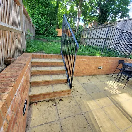 2 Double Bedroom Garden Flat In Acton,london Apartment London