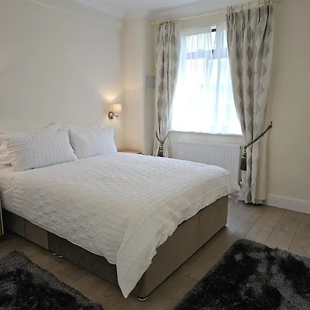 Hyde Park Corner Spacious 2 Bedroom Apartment