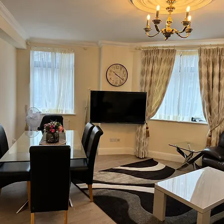 Hyde Park Corner Spacious 2 Bedroom London