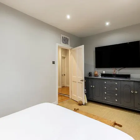 Charming Two Bed Maisonette In Notting Hill Apartment London