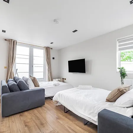Arte Stays - Lux Stylish Penthouse - Heart Of Wembley - Parking Apartment