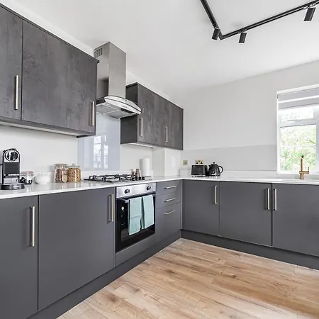 Apartment Arte Stays - Lux Stylish Penthouse - Heart Of Wembley - Parking