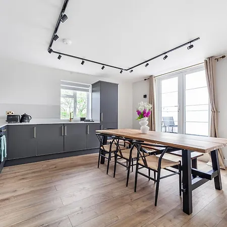 Arte Stays - Lux Stylish Penthouse - Heart Of Wembley - Parking * London