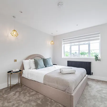 Apartment Arte Stays - Lux Stylish Penthouse - Heart Of Wembley - Parking *