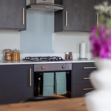 Apartment Arte Stays - Lux Stylish Penthouse - Heart Of Wembley - Parking London