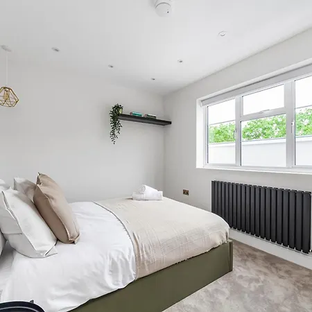 Apartment Arte Stays - Lux Stylish Penthouse - Heart Of Wembley - Parking