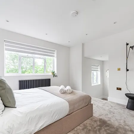 Apartment Arte Stays - Lux Stylish Penthouse - Heart Of Wembley - Parking *