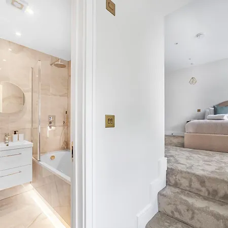 Apartment Arte Stays - Lux Stylish Penthouse - Heart Of Wembley - Parking *