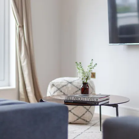 Arte Stays - Lux Stylish Penthouse - Heart Of Wembley - Parking London
