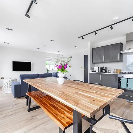 Arte Stays - Lux Stylish Penthouse - Heart Of Wembley - Parking *