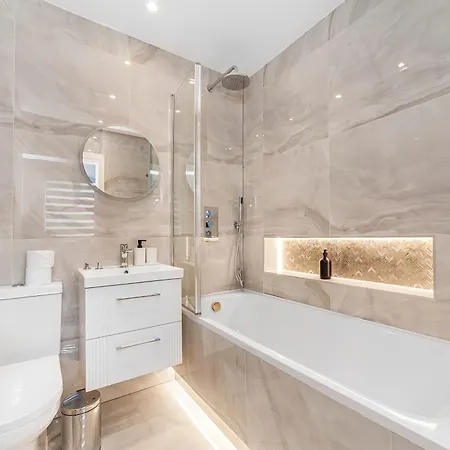 Arte Stays - Lux Stylish Penthouse - Heart Of Wembley - Parking London