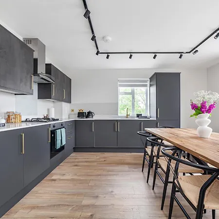Arte Stays - Lux Stylish Penthouse - Heart Of Wembley - Parking * London