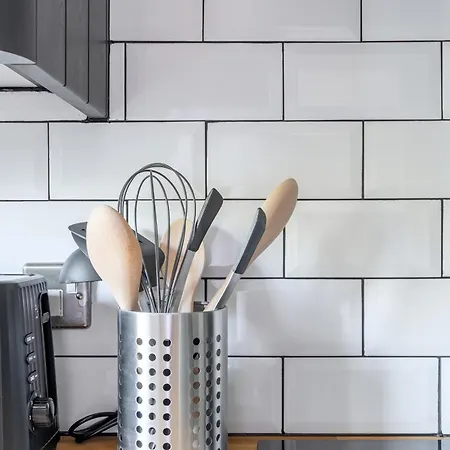 Centrally Located Islington Apartment