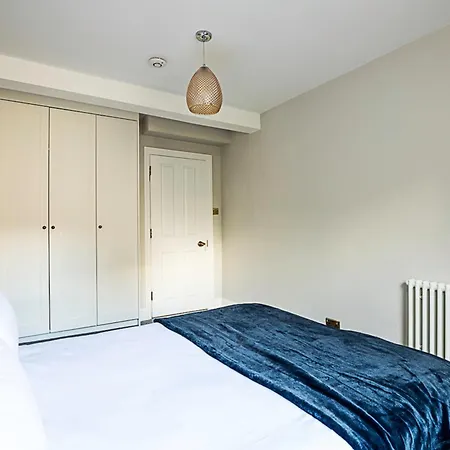 Lovely Bishops Park Flat *