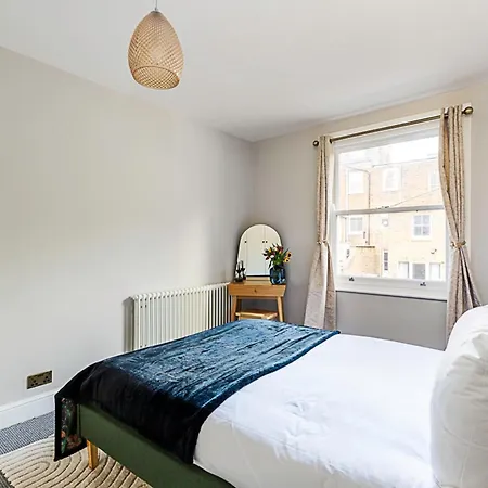 Lovely Bishops Park Flat Apartment London