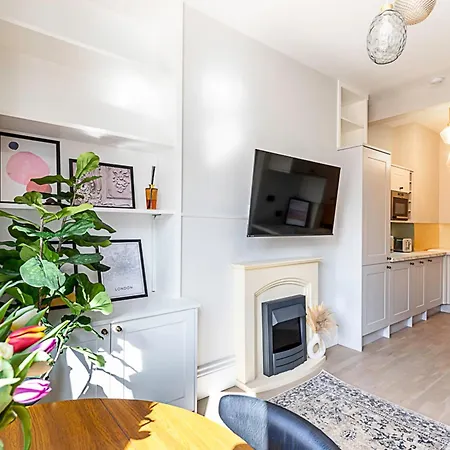Lovely Bishops Park Flat London