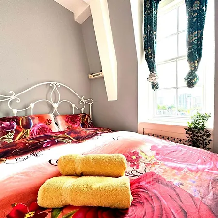 The Prince's Palace Central Queensway By Wild Apartment London