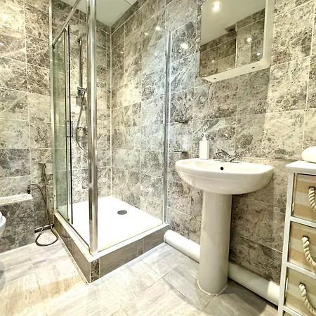 Apartment The Prince's Palace Central Queensway By Wild *
