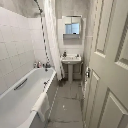 Apartment Ground Floor One Bedroom Flat *